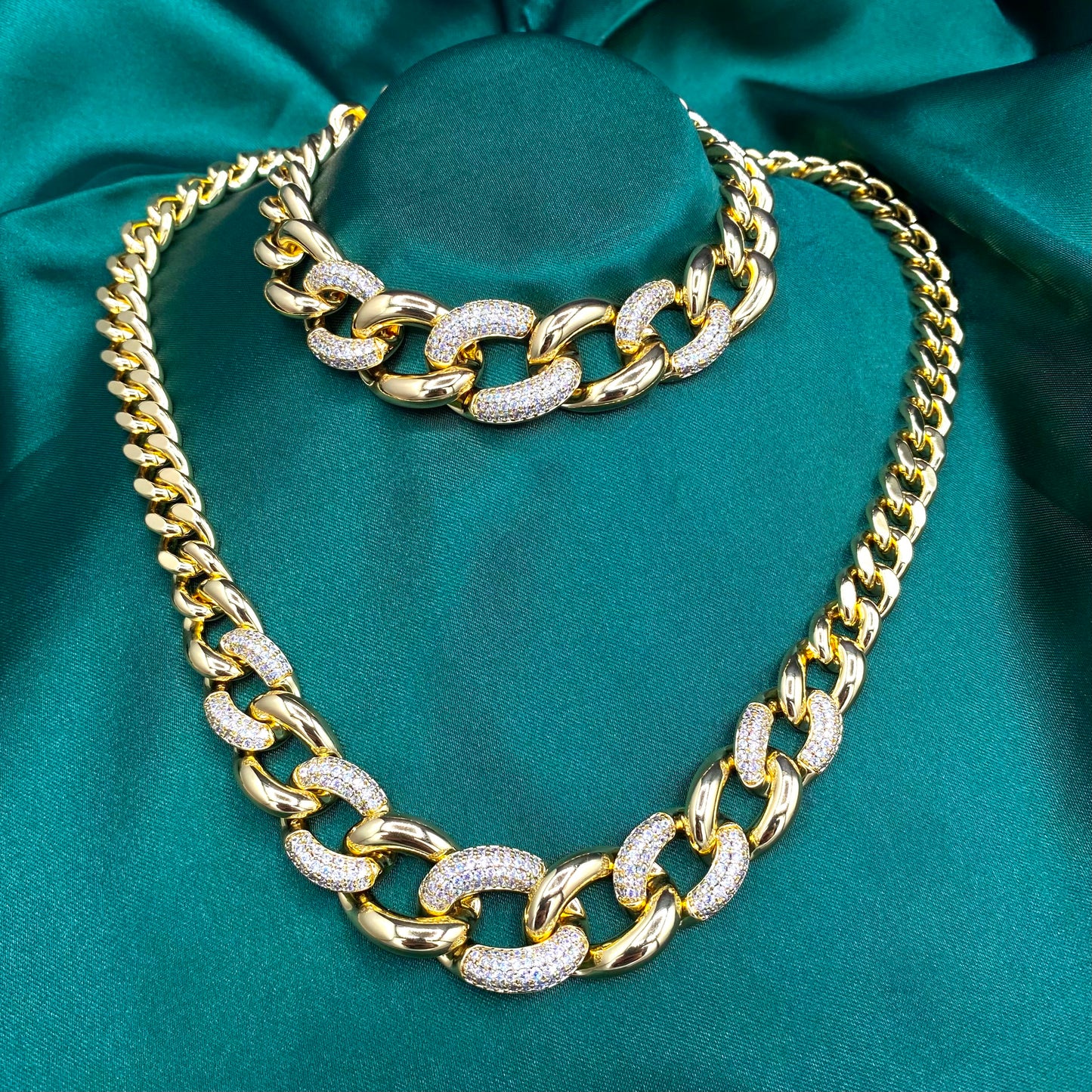 Conjunto Amira